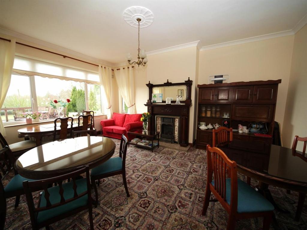 Bed and breakfast Launard House